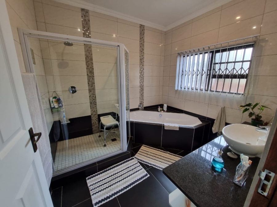 4 Bedroom Property for Sale in Buffelspoort Eco Estate North West